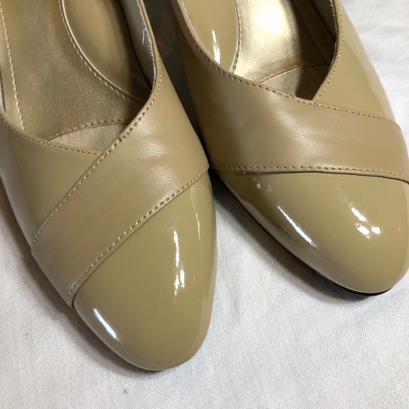 Soft Style Dagmar Tan Slingback Pump - Picture 3 of 12